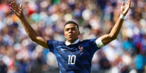 Mbappe: 'Tôi không để ý những gì Messi làm'